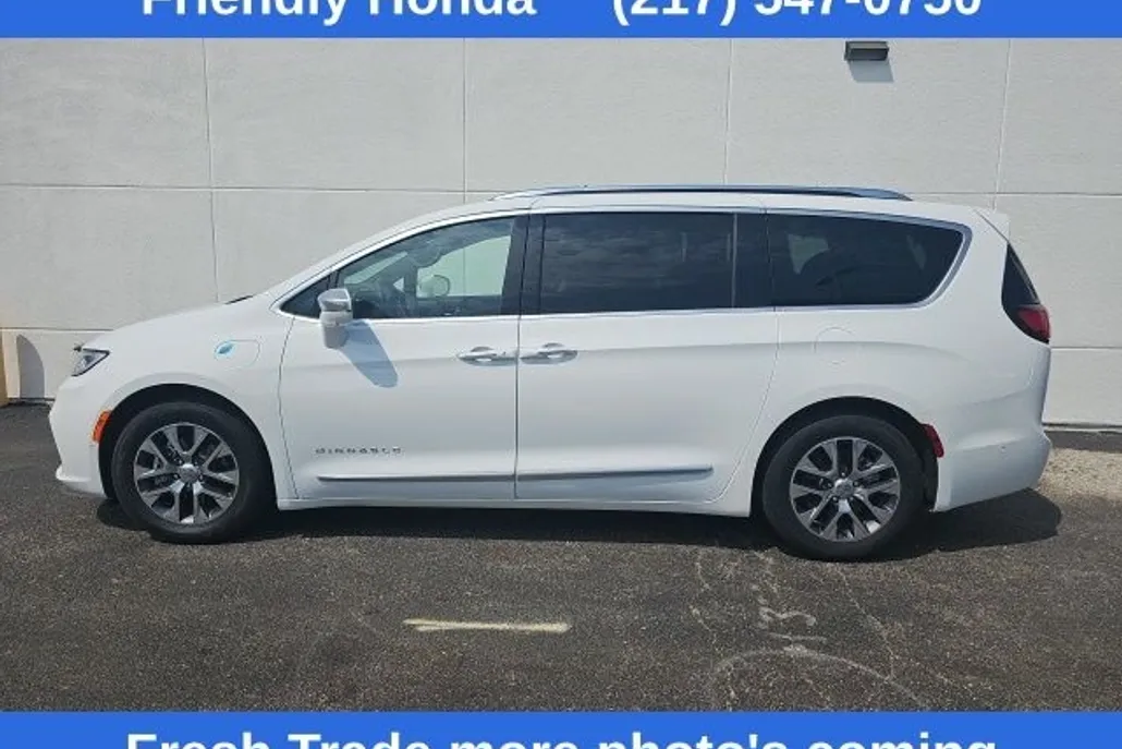2024 Chrysler Pacifica Hybrid Pinnacle photo 1