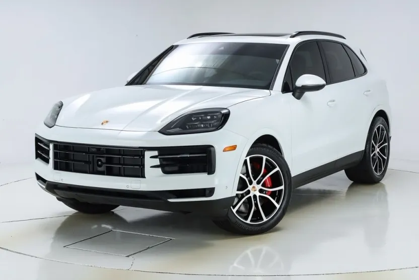 2025 Porsche Cayenne S photo 1