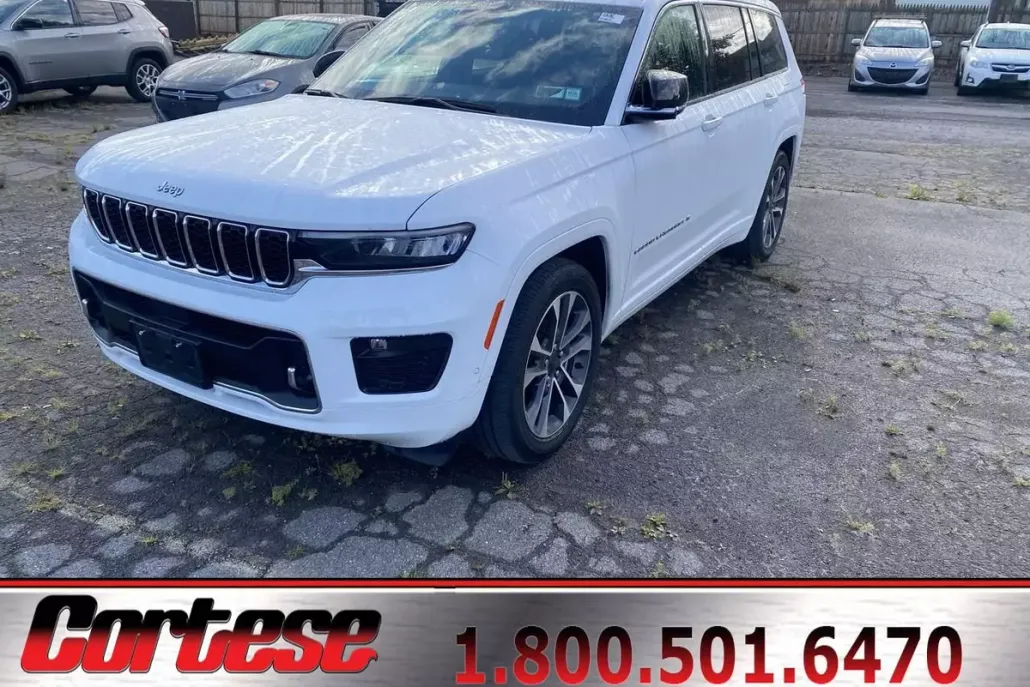 2023 Jeep Grand Cherokee Overland photo 1