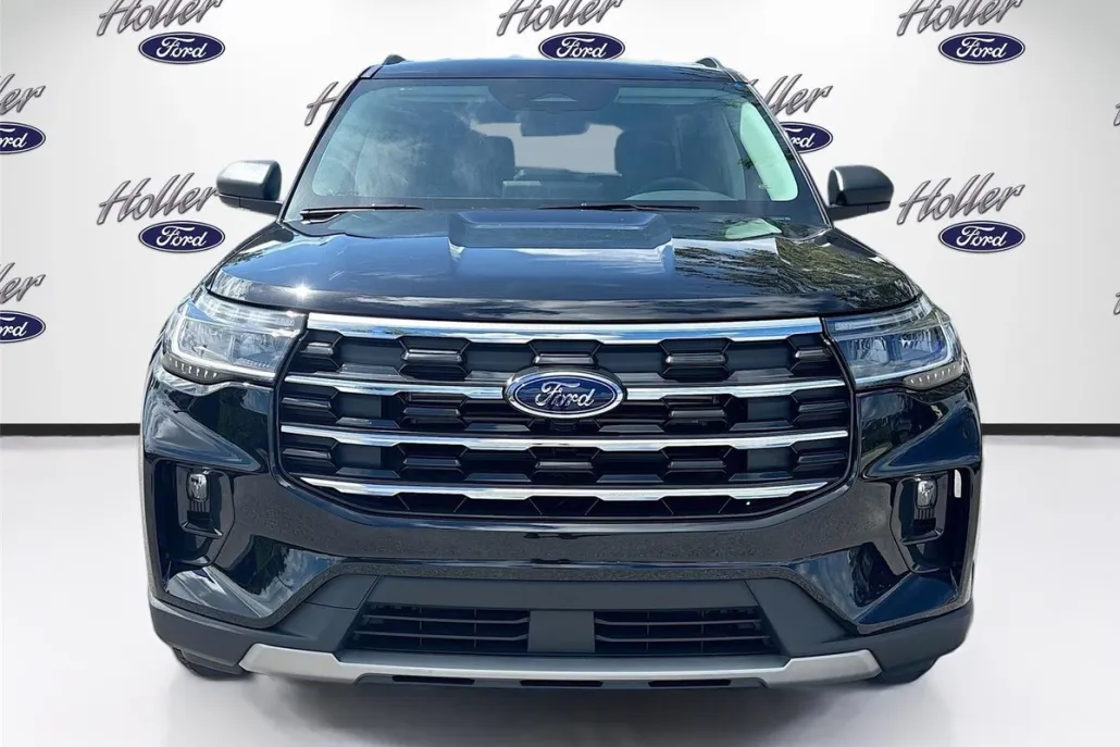 2025 Ford Explorer photo 1