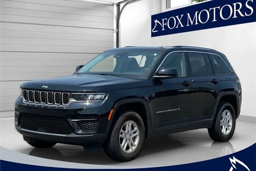 2023 Jeep Grand Cherokee Laredo photo 1