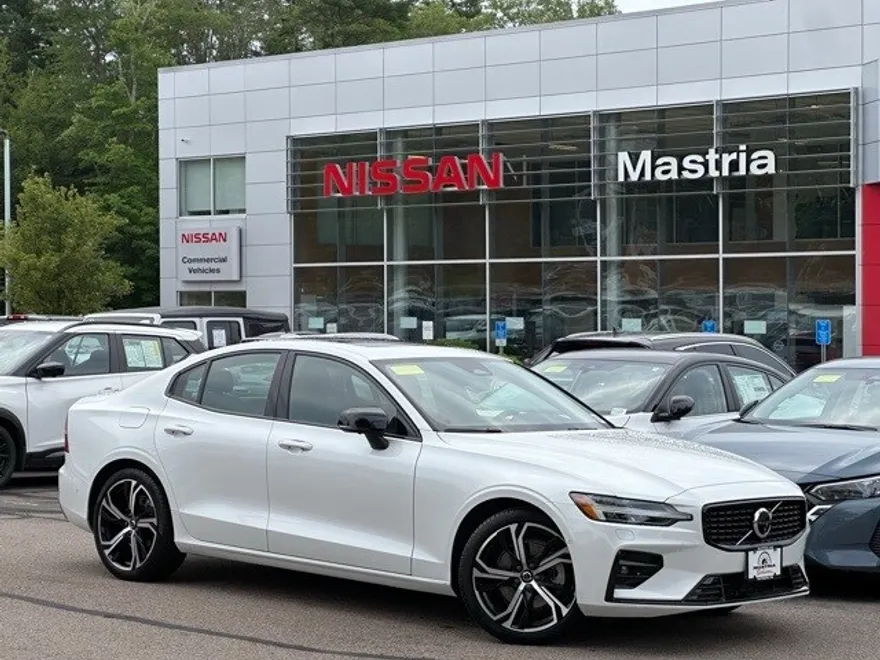 2024 Volvo S60 B5 Plus photo 1