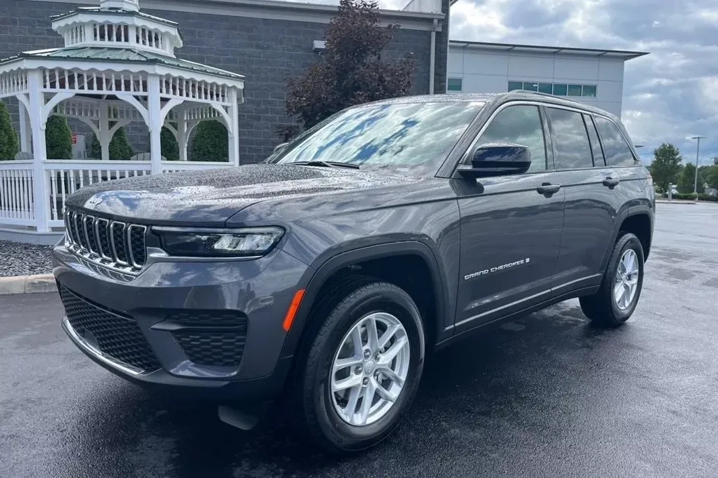 2025 Jeep Grand Cherokee Laredo X photo 1