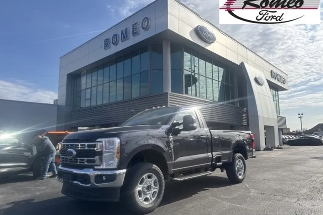2025 Ford F-350 photo 1