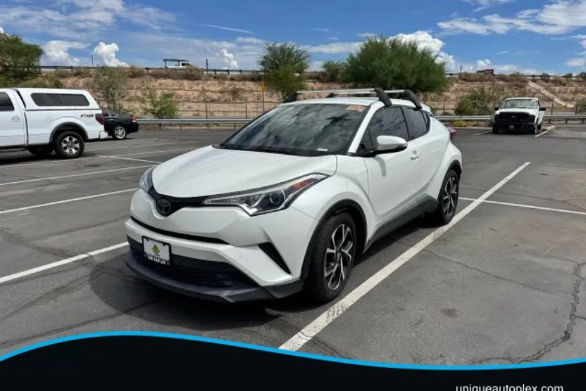 2018 Toyota C-HR XLE photo 1