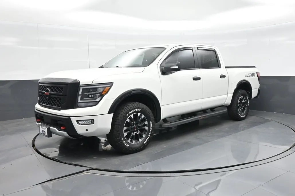 2020 Nissan Titan PRO-4X photo 1