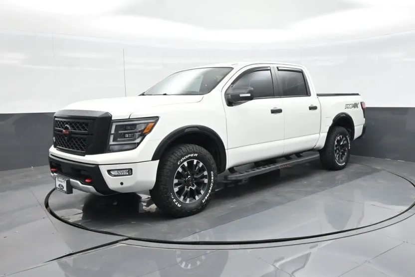 2020 Nissan Titan PRO-4X photo 1