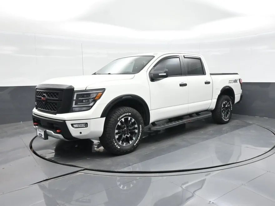 2020 Nissan Titan PRO-4X photo 1