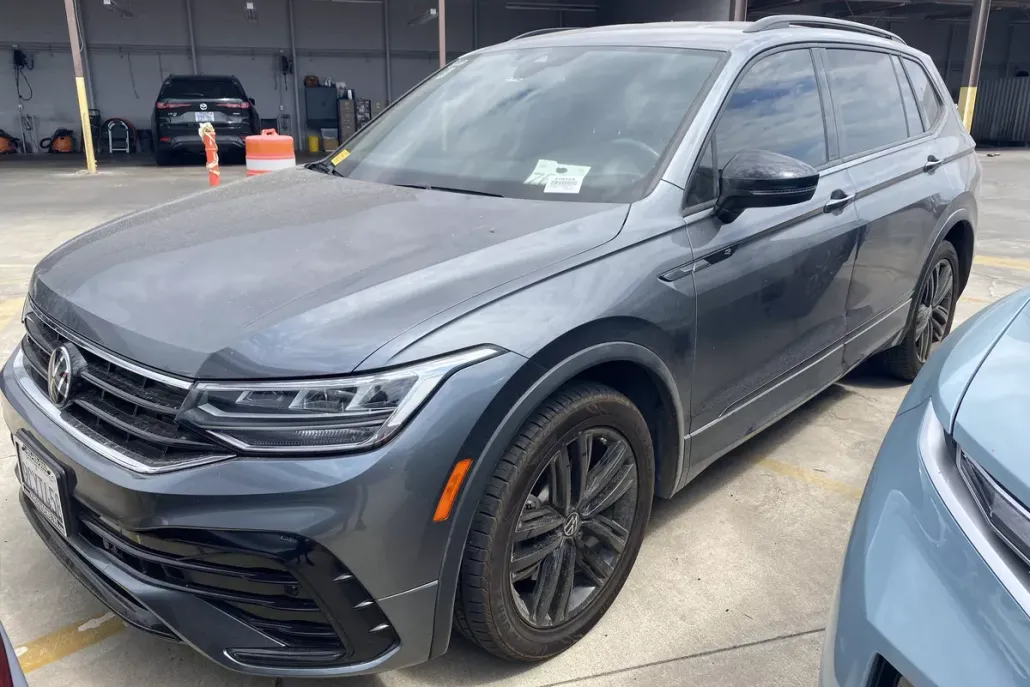 2022 Volkswagen Tiguan SE R-Line Black photo 1