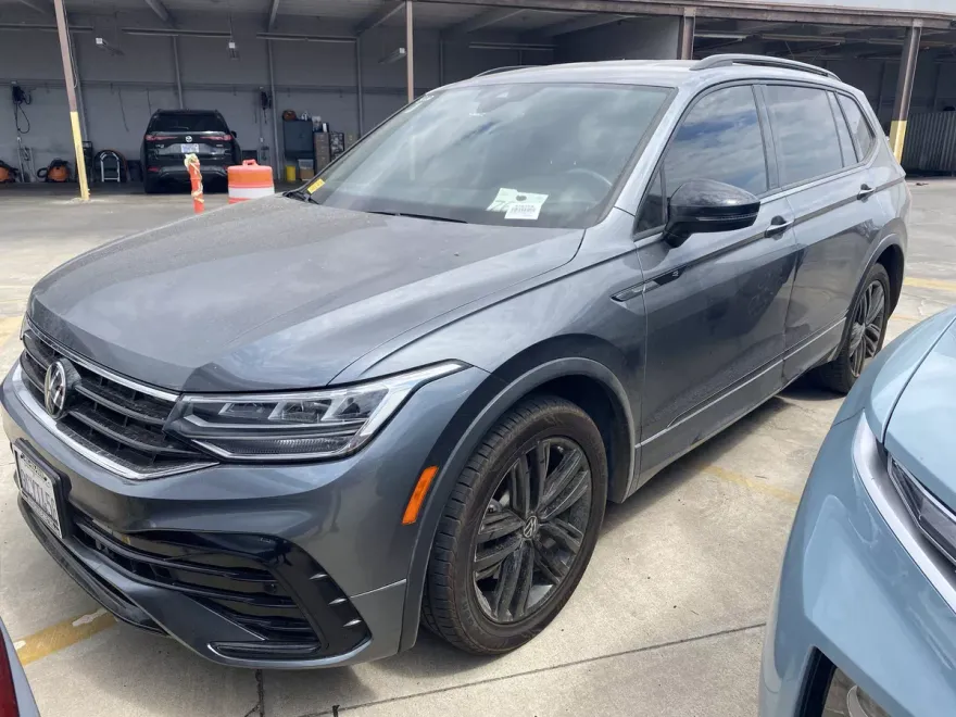 2022 Volkswagen Tiguan SE R-Line Black photo 1