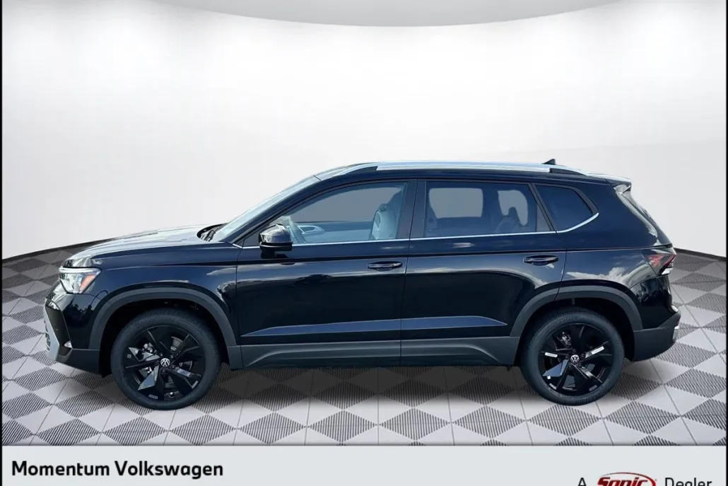 2025 Volkswagen Taos SE photo 1