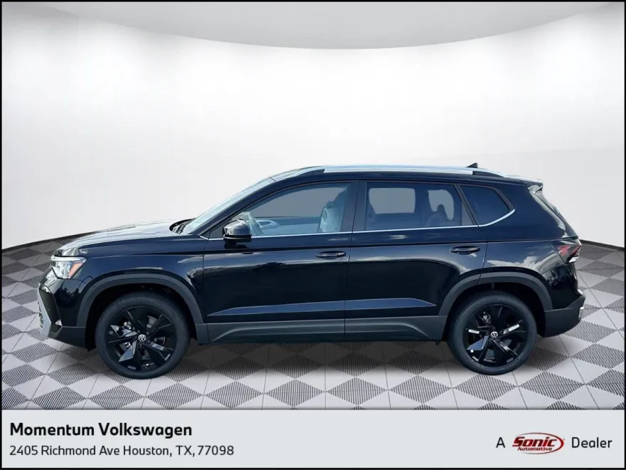 2025 Volkswagen Taos SE photo 1