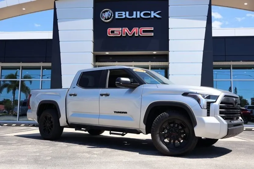 2022 Toyota Tundra SR5 photo 1