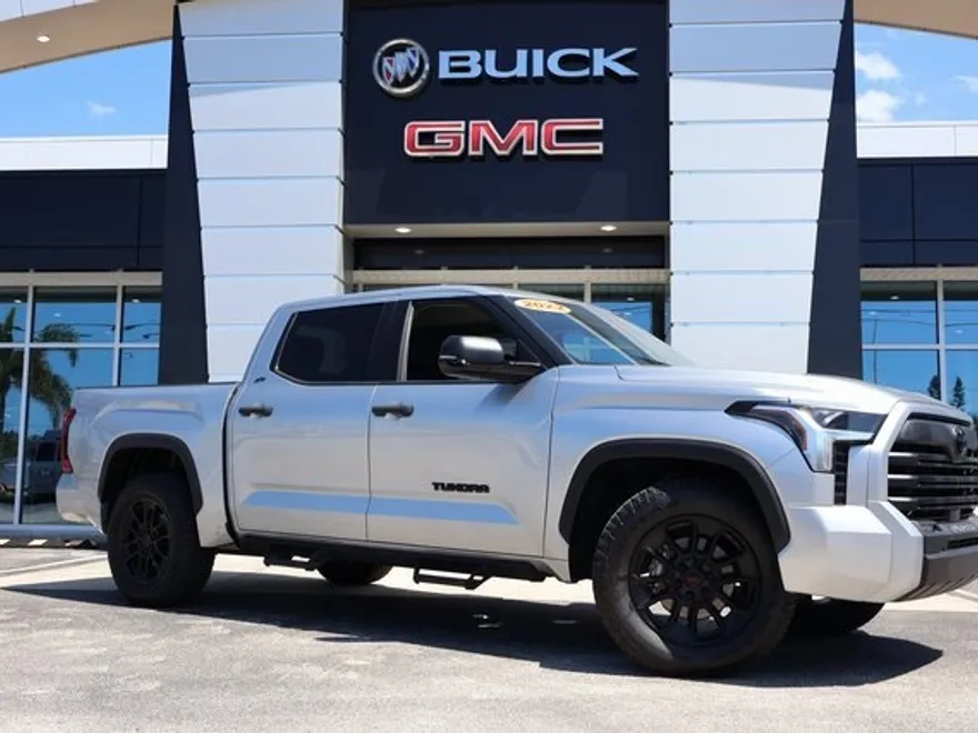 2022 Toyota Tundra SR5 photo 1
