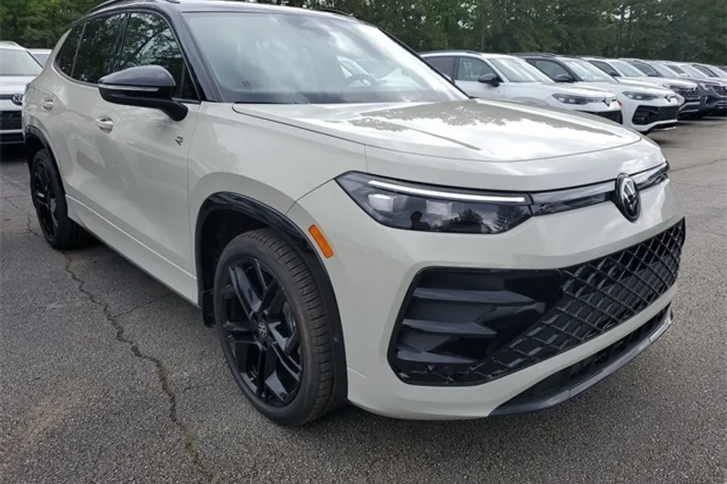 2025 Volkswagen Tiguan SE R-Line Black photo 1