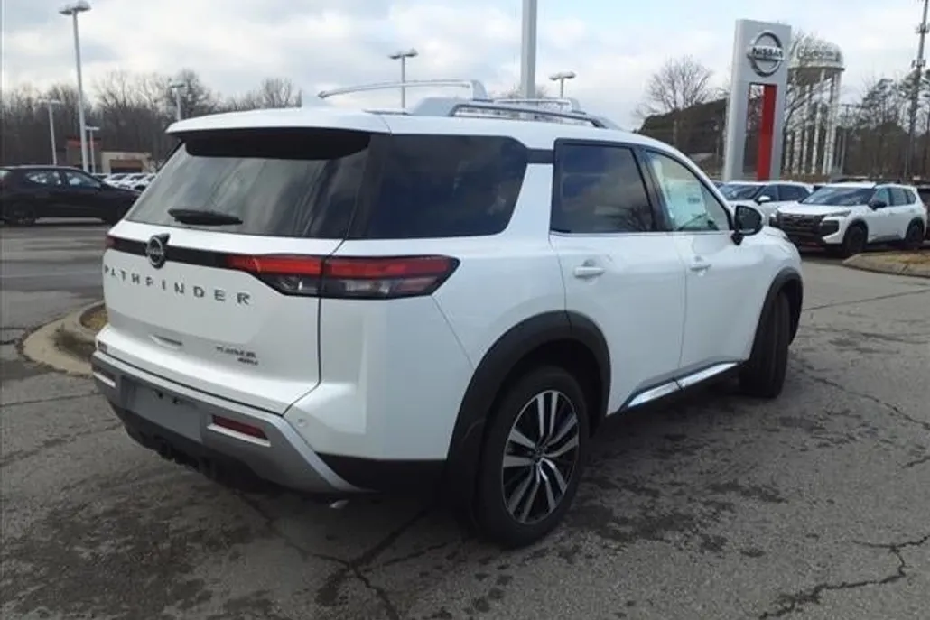 2025 Nissan Pathfinder Platinum photo 1