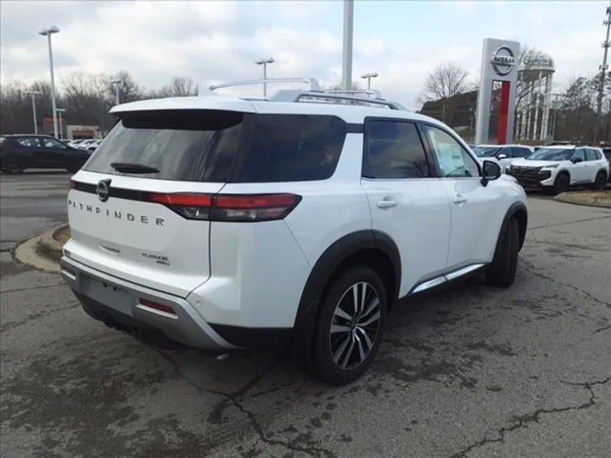 2025 Nissan Pathfinder Platinum photo 1