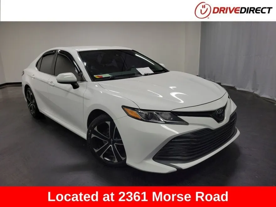 2019 Toyota Camry LE photo 1
