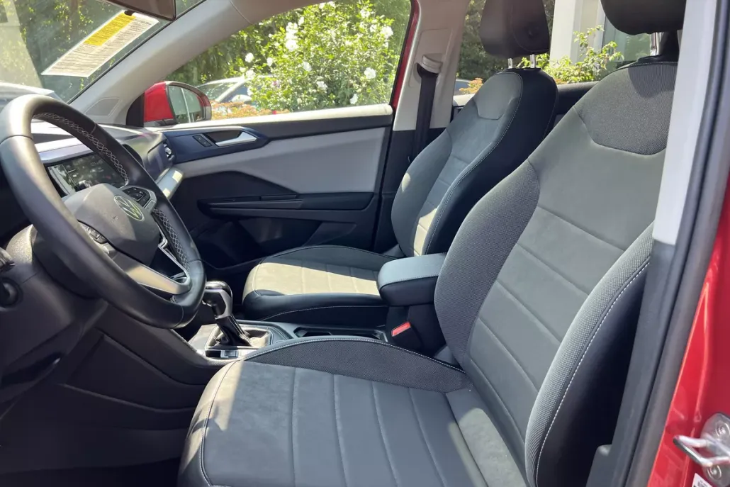 2022 Volkswagen Taos SE photo 1
