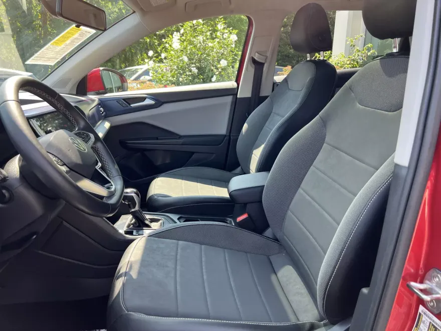 2022 Volkswagen Taos SE photo 1