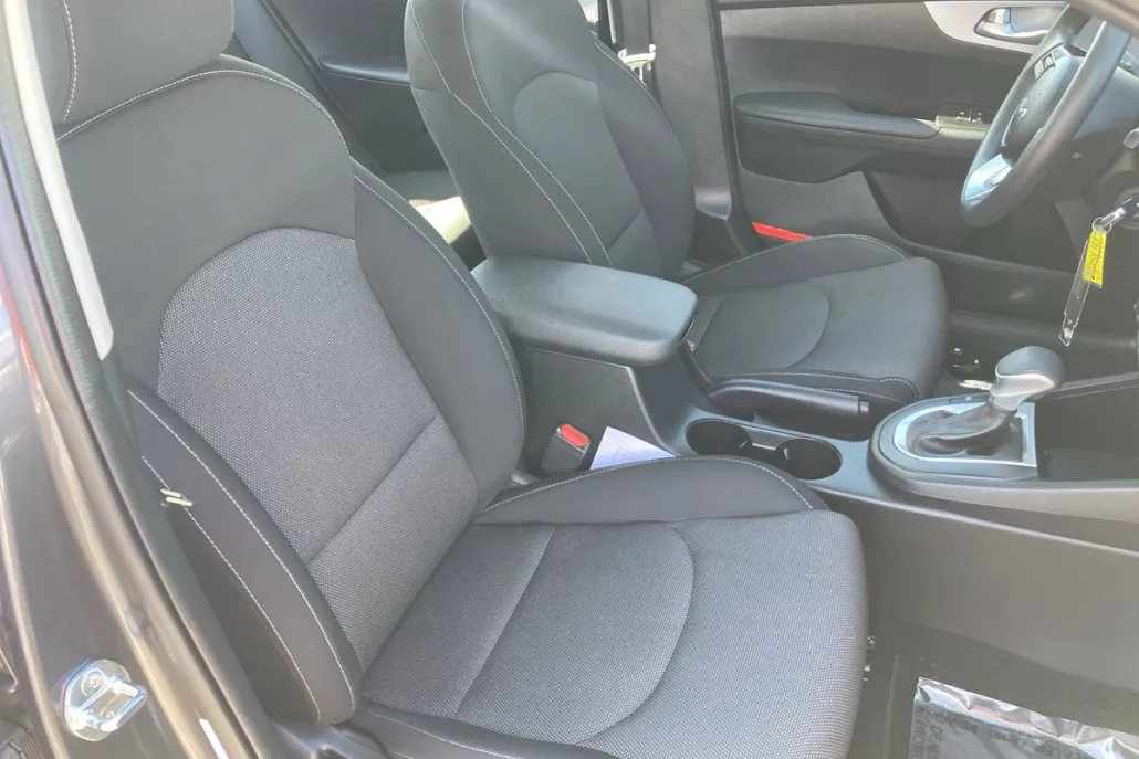 2024 Kia Forte LXS photo 1
