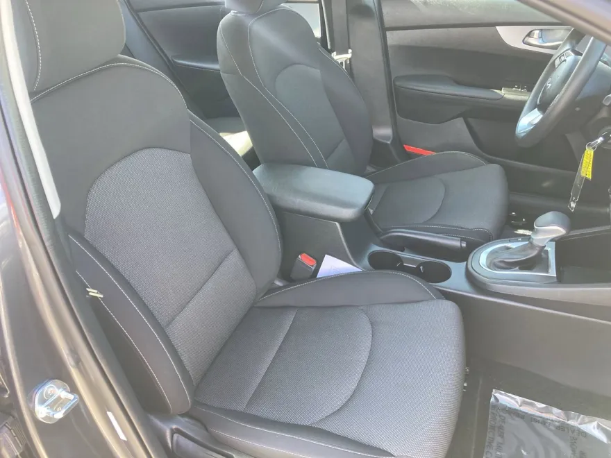 2024 Kia Forte LXS photo 1