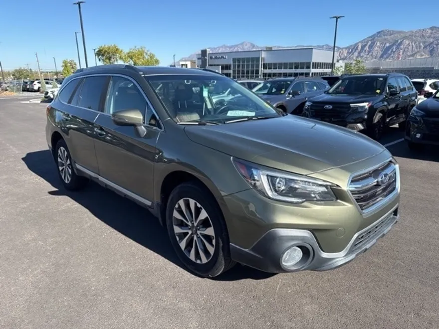 2019 Subaru Outback 3.6R Touring photo 1
