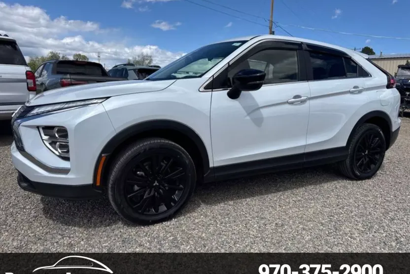 2023 Mitsubishi Eclipse Cross LE photo 1
