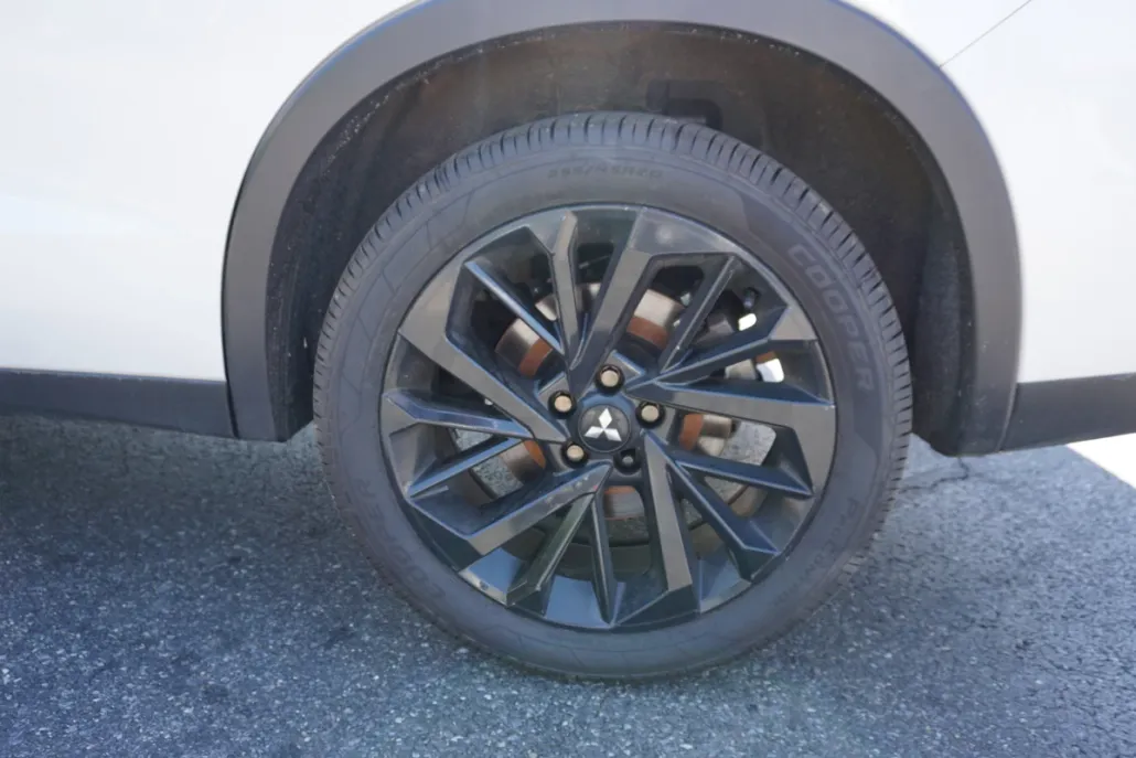 2024 Mitsubishi Outlander SE Black Edition photo 1