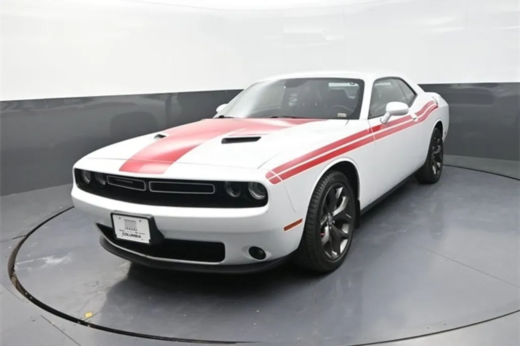 2019 Dodge Challenger SXT photo 1