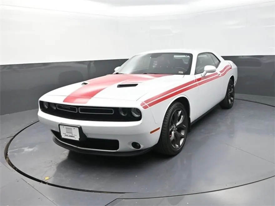 2019 Dodge Challenger SXT photo 1