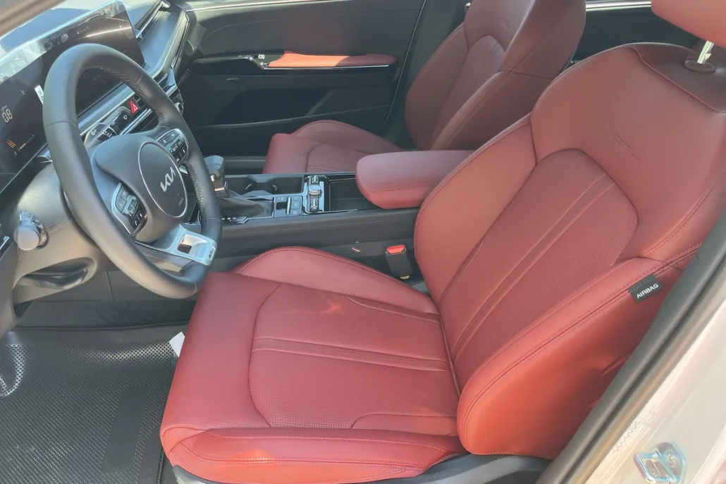 2025 Kia K5 GT-Line photo 1