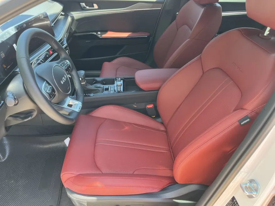 2025 Kia K5 GT-Line photo 1