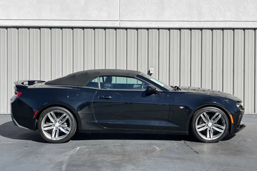 2018 Chevrolet Camaro 1LS 1LT photo 1