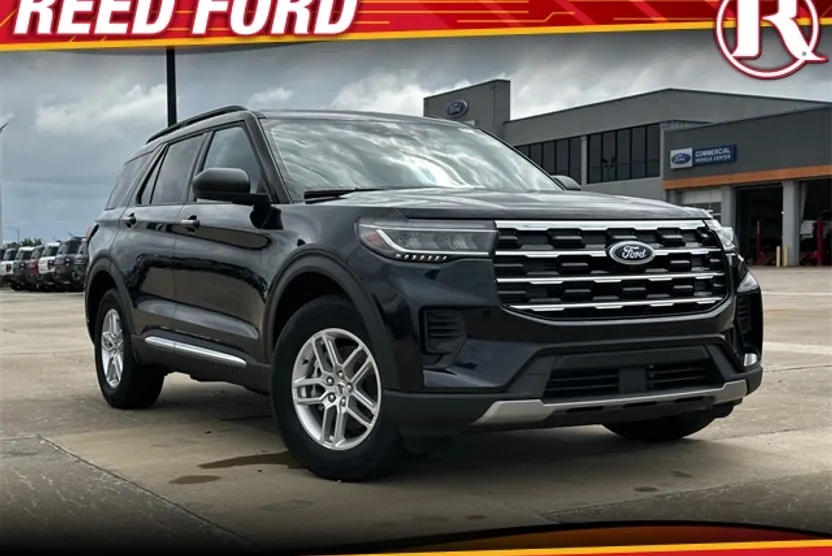 2025 Ford Explorer photo 1