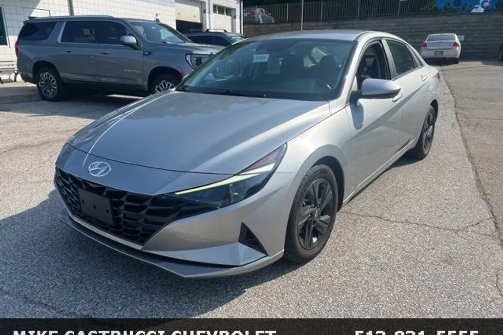 2023 Hyundai Elantra SEL photo 1