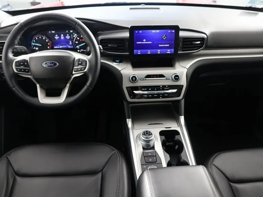 2023 Ford Explorer XLT photo 1