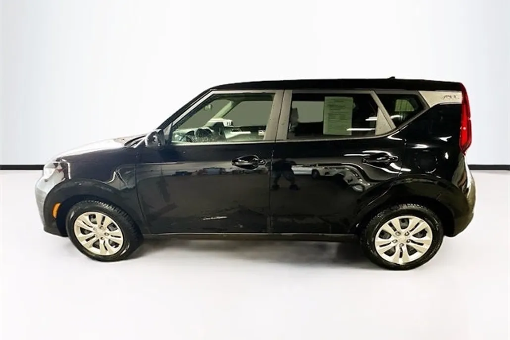 2022 Kia Soul LX photo 1