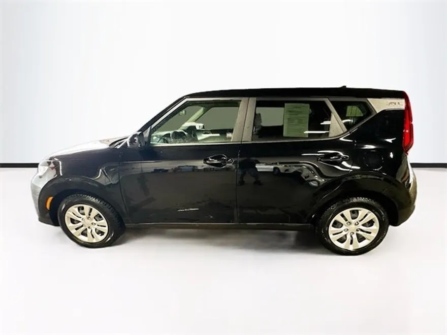 2022 Kia Soul LX photo 1