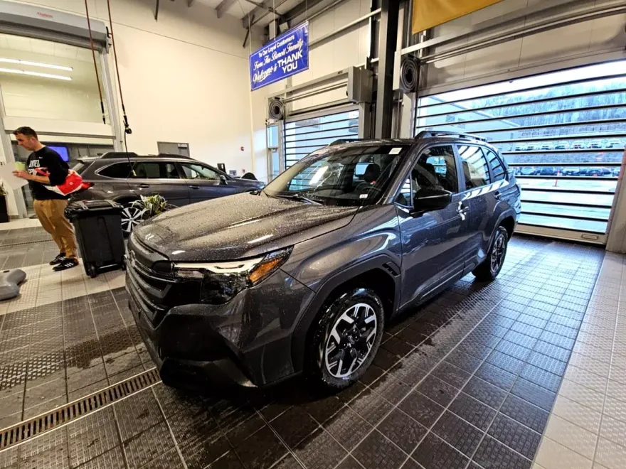 2025 Subaru Forester Base photo 1