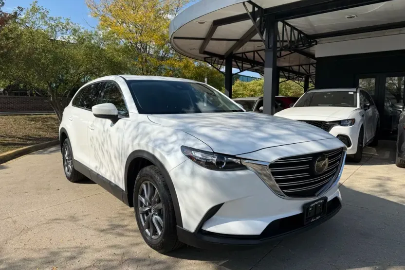 2023 Mazda CX-9 Touring photo 1