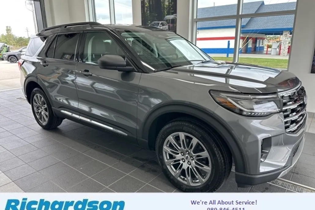 2025 Ford Explorer photo 1