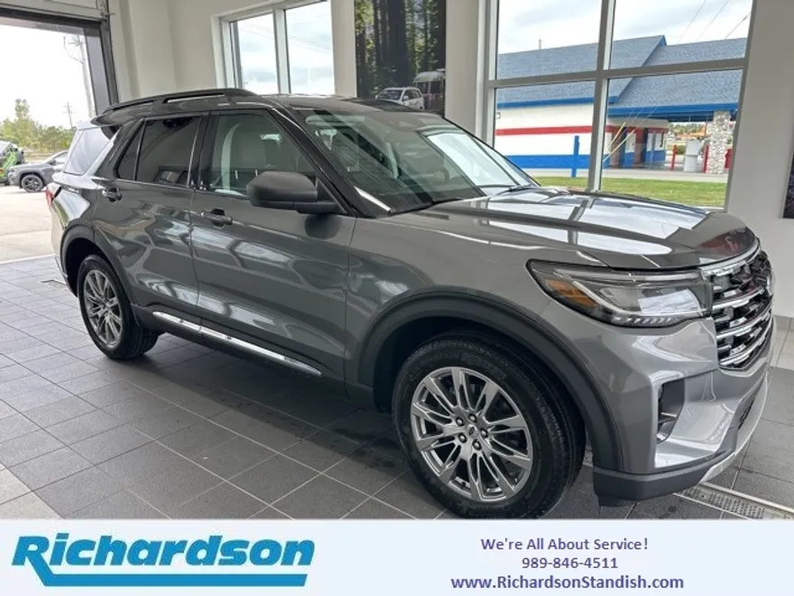 2025 Ford Explorer photo 1