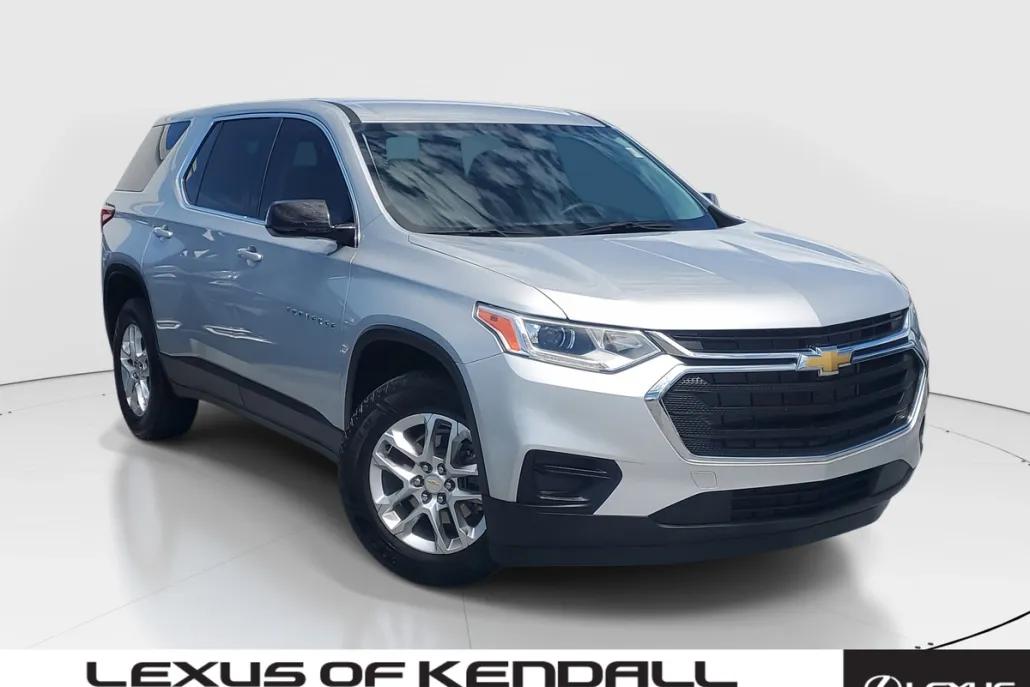 2021 Chevrolet Traverse LS photo 1