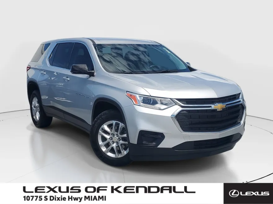2021 Chevrolet Traverse LS photo 1