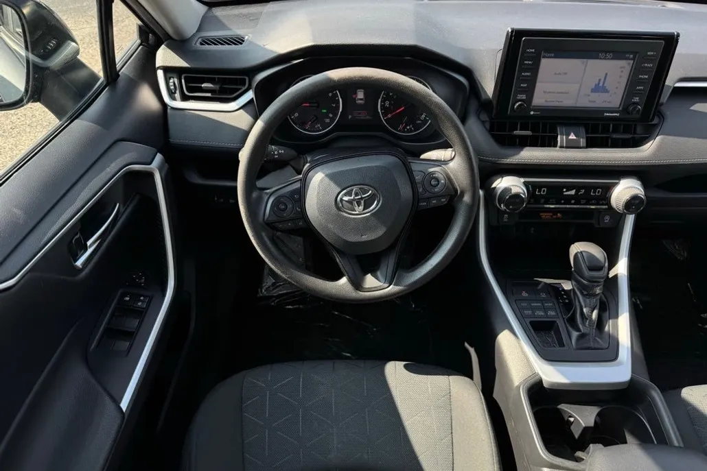 2020 Toyota RAV4 XLE photo 1