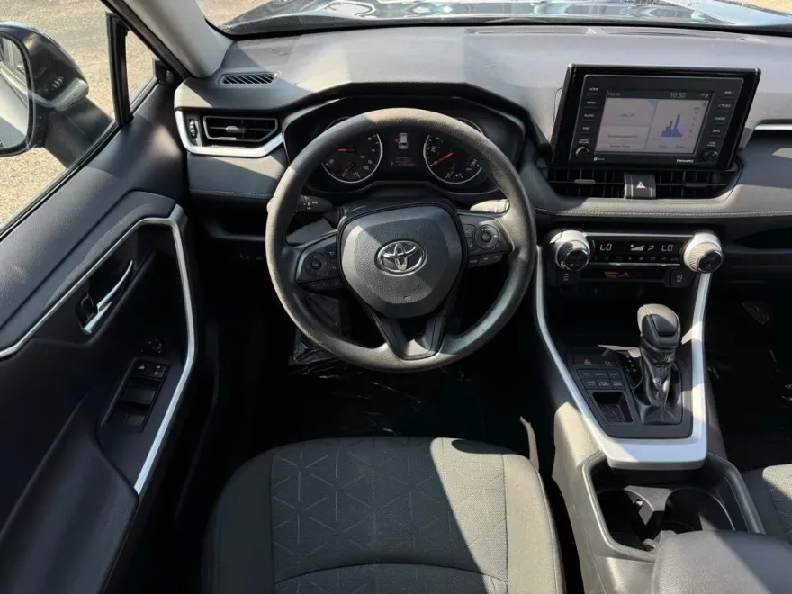 2020 Toyota RAV4 XLE photo 1