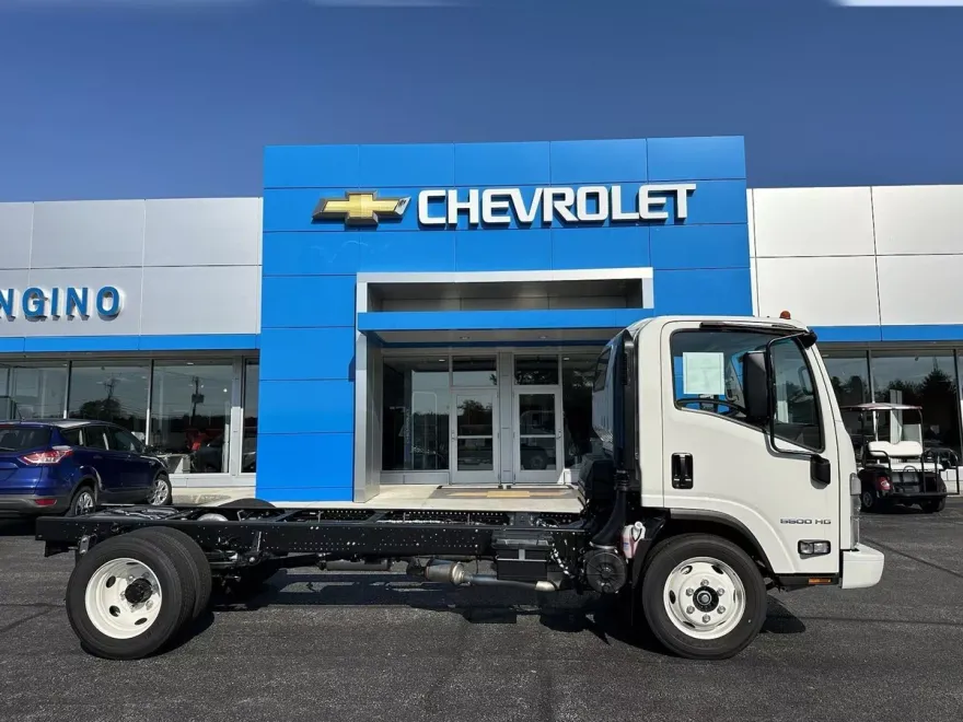 2025 Chevrolet Silverado 4500HD photo 1