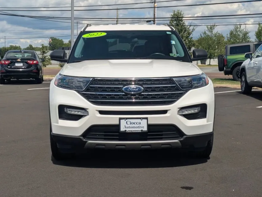 2022 Ford Explorer XLT photo 1