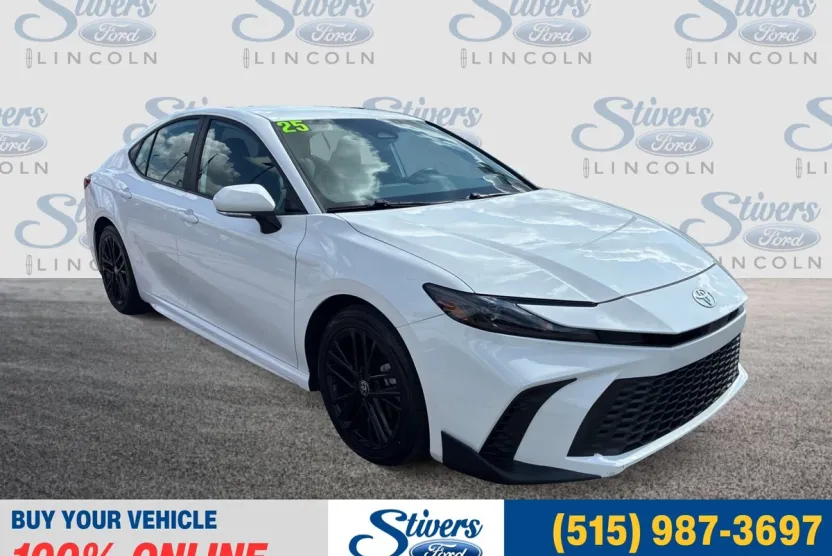 2025 Toyota Camry SE photo 1